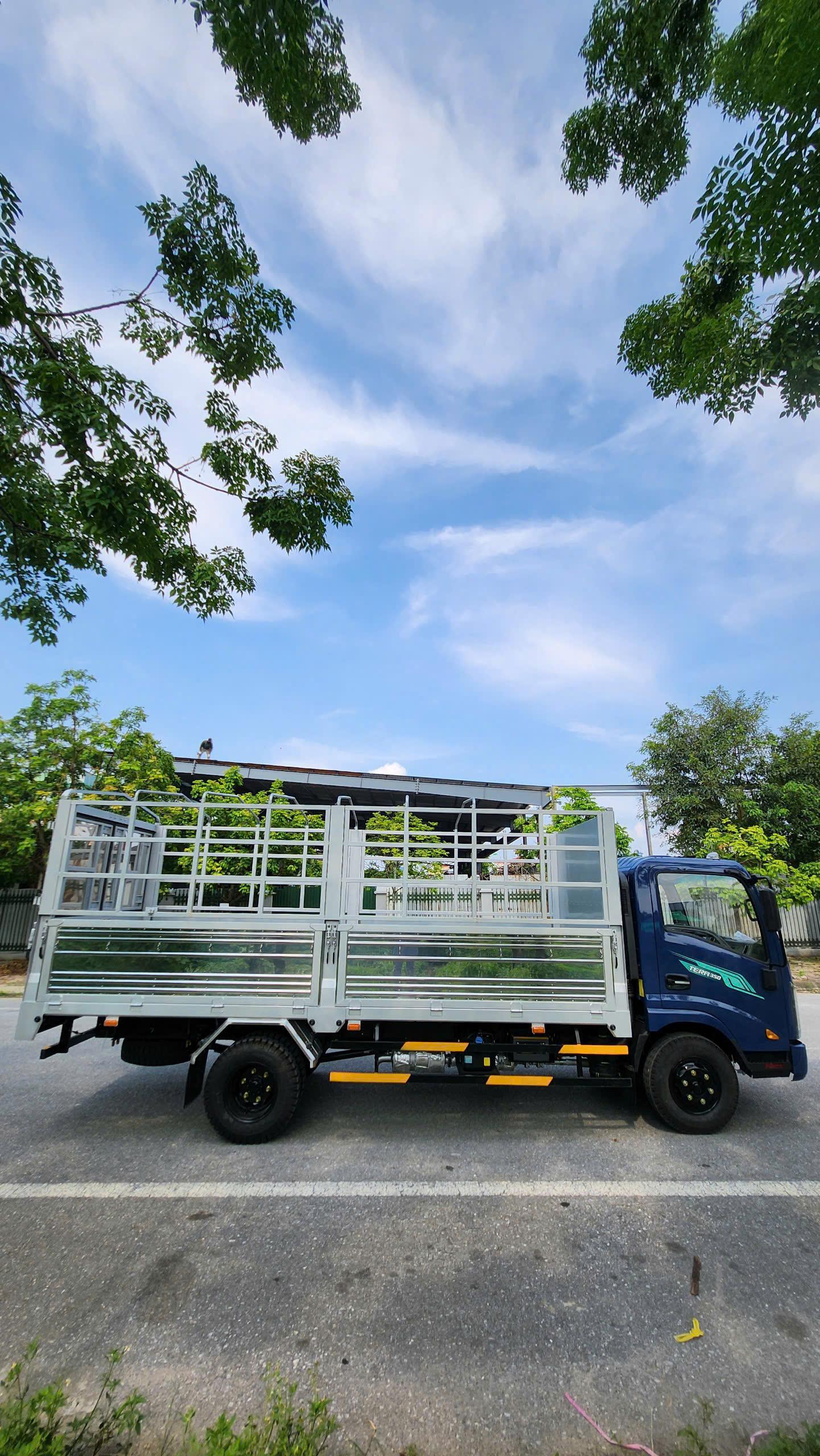 TERA350 THÙNG MUI BẠT