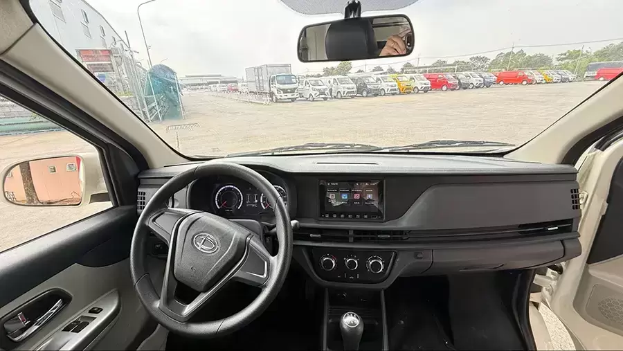 Các tiện nghi khoang cabin của dòng xe tải van Teraco